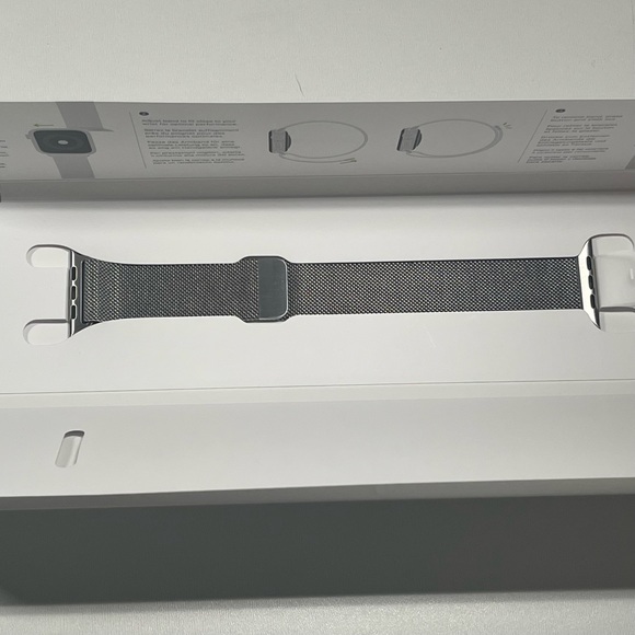 **SOLD** Apple | Watch Strap 44mm S/S Milanese - Picture 2 of 7